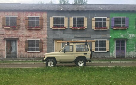 Toyota Land Cruiser 70, 1989 год, 699 999 рублей, 2 фотография