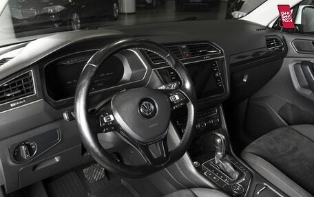 Volkswagen Tiguan II, 2017 год, 2 600 000 рублей, 3 фотография
