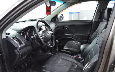 Mitsubishi Outlander III рестайлинг 3, 2010 год, 700 000 рублей, 8 фотография