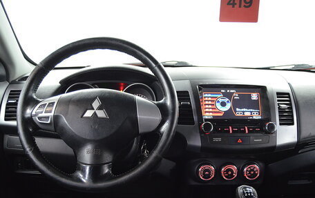 Mitsubishi Outlander III рестайлинг 3, 2010 год, 700 000 рублей, 14 фотография