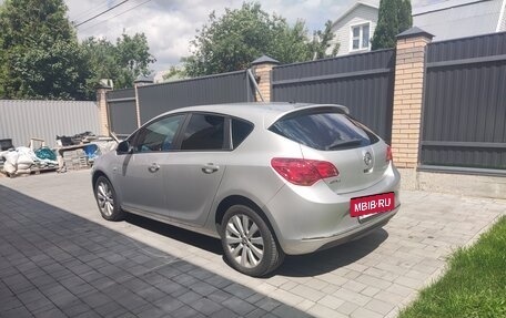 Opel Astra J, 2014 год, 990 000 рублей, 4 фотография