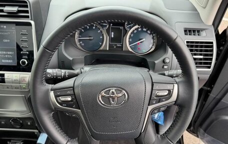 Toyota Land Cruiser Prado 150 рестайлинг 2, 2023 год, 4 895 000 рублей, 8 фотография