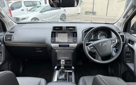 Toyota Land Cruiser Prado 150 рестайлинг 2, 2023 год, 4 895 000 рублей, 7 фотография