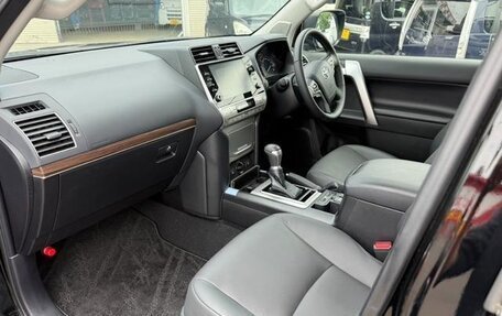 Toyota Land Cruiser Prado 150 рестайлинг 2, 2023 год, 4 895 000 рублей, 11 фотография