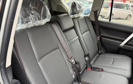 Toyota Land Cruiser Prado 150 рестайлинг 2, 2023 год, 4 895 000 рублей, 16 фотография