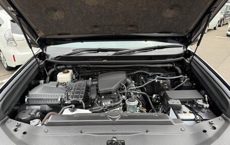Toyota Land Cruiser Prado 150 рестайлинг 2, 2023 год, 4 895 000 рублей, 19 фотография