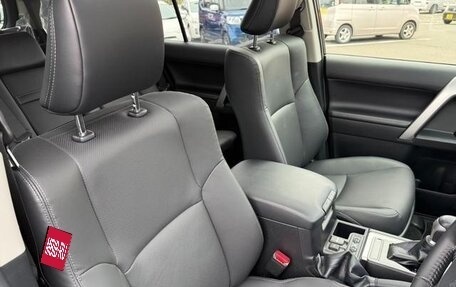 Toyota Land Cruiser Prado 150 рестайлинг 2, 2023 год, 4 895 000 рублей, 13 фотография
