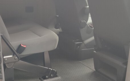 Volkswagen Caravelle T5, 2012 год, 1 980 000 рублей, 24 фотография