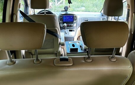 Hyundai H-1 II рестайлинг, 2016 год, 2 600 000 рублей, 11 фотография