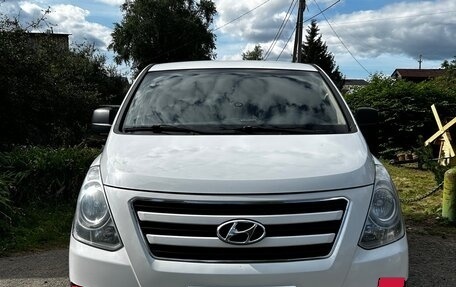 Hyundai H-1 II рестайлинг, 2016 год, 2 600 000 рублей, 3 фотография