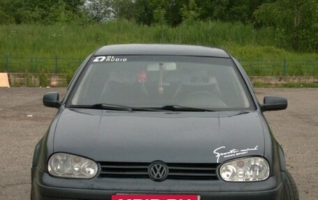 Volkswagen Golf IV, 2001 год, 300 000 рублей, 2 фотография