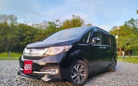 Honda Stepwgn IV, 2016 год, 1 750 000 рублей, 3 фотография