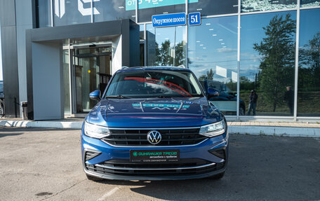 Volkswagen Tiguan II, 2021 год, 2 249 000 рублей, 2 фотография