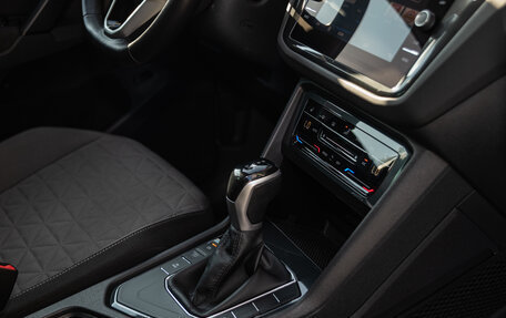 Volkswagen Tiguan II, 2021 год, 2 249 000 рублей, 18 фотография