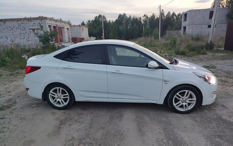 Hyundai Solaris II рестайлинг, 2015 год, 1 010 000 рублей, 4 фотография