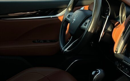 Maserati Levante I, 2017 год, 4 050 000 рублей, 4 фотография