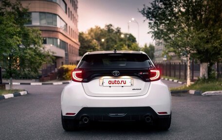 Toyota Yaris, 2021 год, 3 000 000 рублей, 5 фотография