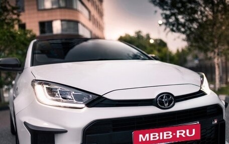 Toyota Yaris, 2021 год, 3 000 000 рублей, 4 фотография