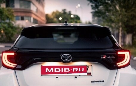 Toyota Yaris, 2021 год, 3 000 000 рублей, 6 фотография