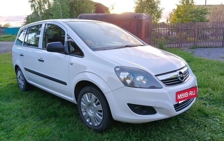 Opel Zafira B, 2011 год, 835 000 рублей, 2 фотография