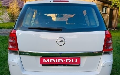 Opel Zafira B, 2011 год, 835 000 рублей, 3 фотография