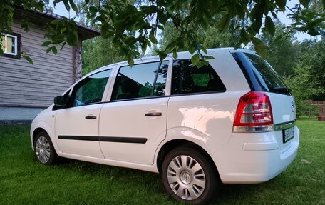 Opel Zafira B, 2011 год, 835 000 рублей, 24 фотография