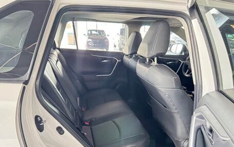 Toyota RAV4, 2021 год, 2 700 000 рублей, 6 фотография