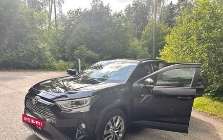 Toyota RAV4, 2021 год, 3 300 000 рублей, 2 фотография