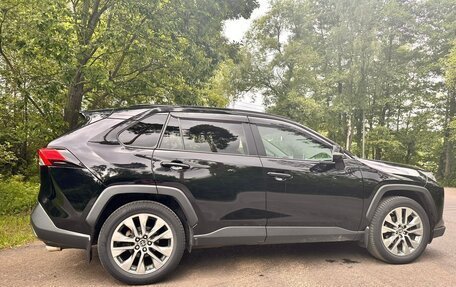 Toyota RAV4, 2021 год, 3 300 000 рублей, 4 фотография