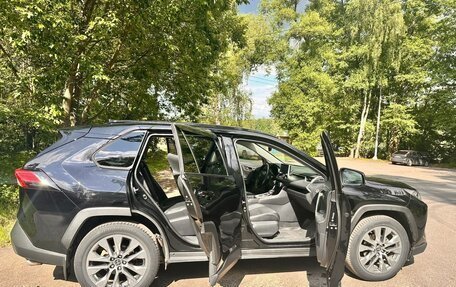 Toyota RAV4, 2021 год, 3 300 000 рублей, 9 фотография