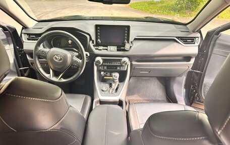 Toyota RAV4, 2021 год, 3 300 000 рублей, 11 фотография