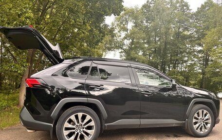 Toyota RAV4, 2021 год, 3 300 000 рублей, 21 фотография