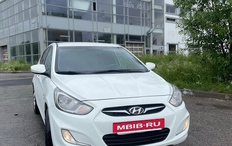 Hyundai Solaris II рестайлинг, 2013 год, 1 000 000 рублей, 2 фотография