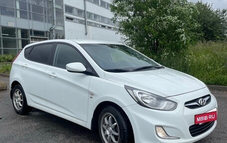 Hyundai Solaris II рестайлинг, 2013 год, 1 000 000 рублей, 3 фотография