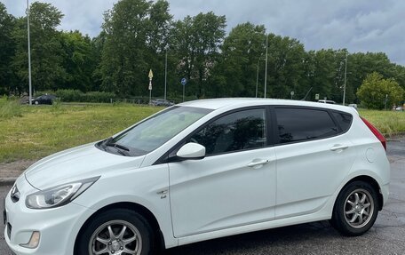 Hyundai Solaris II рестайлинг, 2013 год, 1 000 000 рублей, 7 фотография