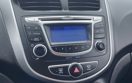 Hyundai Solaris II рестайлинг, 2013 год, 1 000 000 рублей, 18 фотография