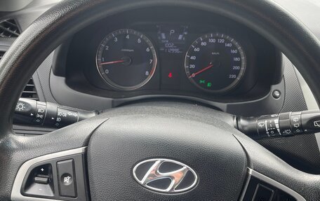 Hyundai Solaris II рестайлинг, 2013 год, 1 000 000 рублей, 17 фотография