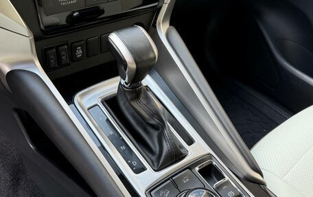 Mitsubishi Pajero Sport III рестайлинг, 2018 год, 3 050 000 рублей, 20 фотография