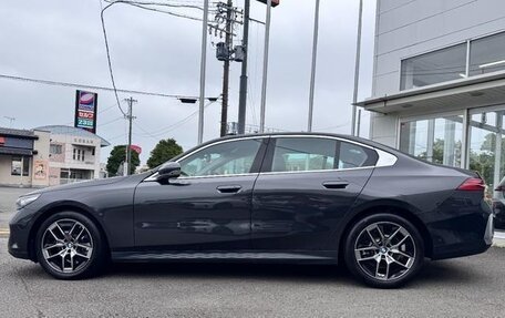 BMW 5 серия, 2024 год, 5 500 000 рублей, 3 фотография