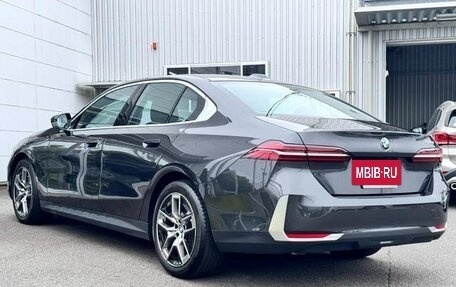BMW 5 серия, 2024 год, 5 500 000 рублей, 5 фотография