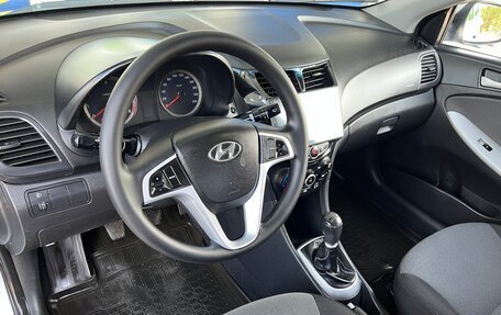 Hyundai Solaris II рестайлинг, 2011 год, 595 000 рублей, 7 фотография