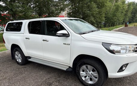 Toyota Hilux VIII, 2016 год, 2 850 000 рублей, 3 фотография