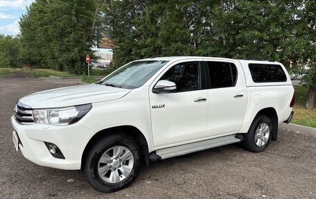 Toyota Hilux VIII, 2016 год, 2 850 000 рублей, 2 фотография