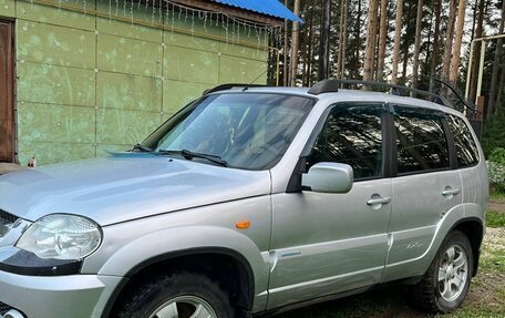 Chevrolet Niva I рестайлинг, 2010 год, 450 000 рублей, 2 фотография