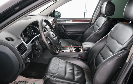 Volkswagen Touareg III, 2011 год, 1 749 000 рублей, 8 фотография