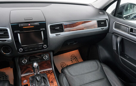 Volkswagen Touareg III, 2011 год, 1 749 000 рублей, 12 фотография