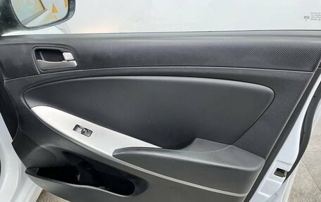 Hyundai Solaris II рестайлинг, 2015 год, 815 000 рублей, 28 фотография