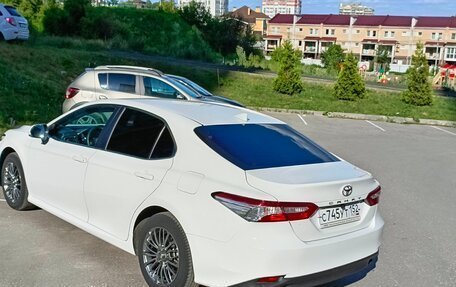 Toyota Camry, 2020 год, 2 700 000 рублей, 4 фотография