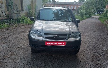 Chevrolet Niva I рестайлинг, 2017 год, 810 000 рублей, 5 фотография