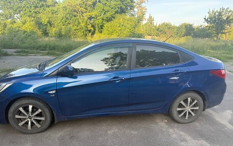 Hyundai Solaris II рестайлинг, 2012 год, 825 000 рублей, 3 фотография